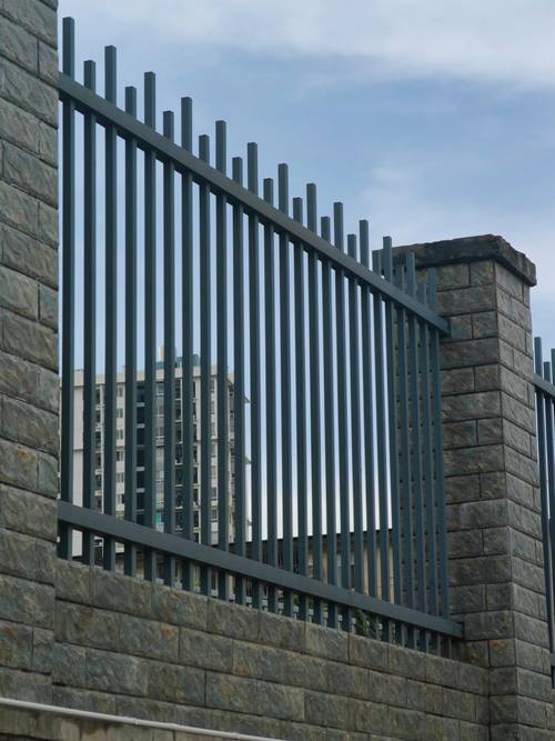 市政圍欄護(hù)欄產(chǎn)品選購(gòu)要點(diǎn)與源頭工廠(chǎng)經(jīng)驗(yàn)分享